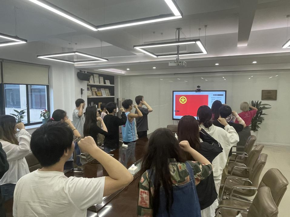 设计艺术学院团总支重温入团誓词.png